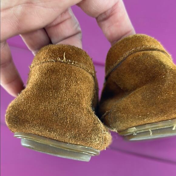 Minnetonka Women's Sherpa Lined Moccasins in Tan 7 - Picture 7 of 9